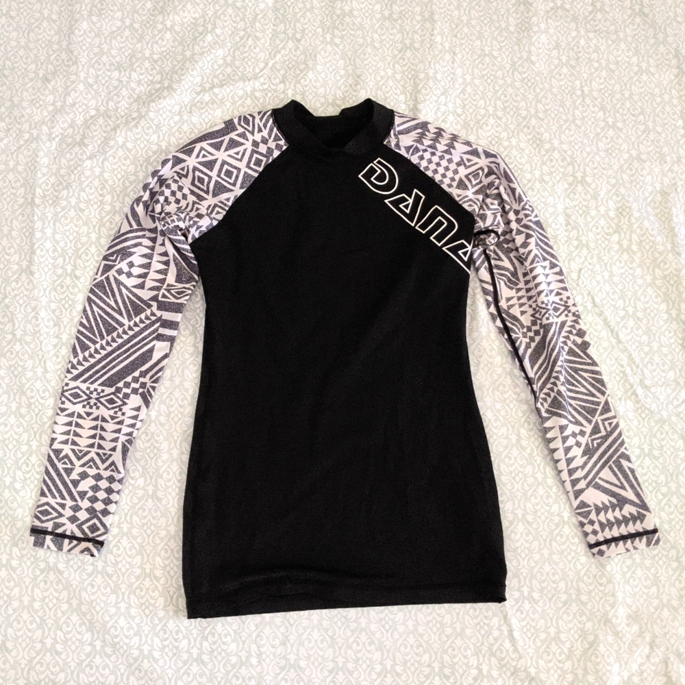NWOT) Long sleeved swim rash guard